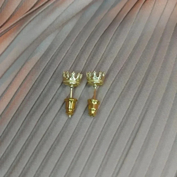 Fashion Crown Zircon Stud Yellow Gold Tone Earrings - Picture 10 of 15